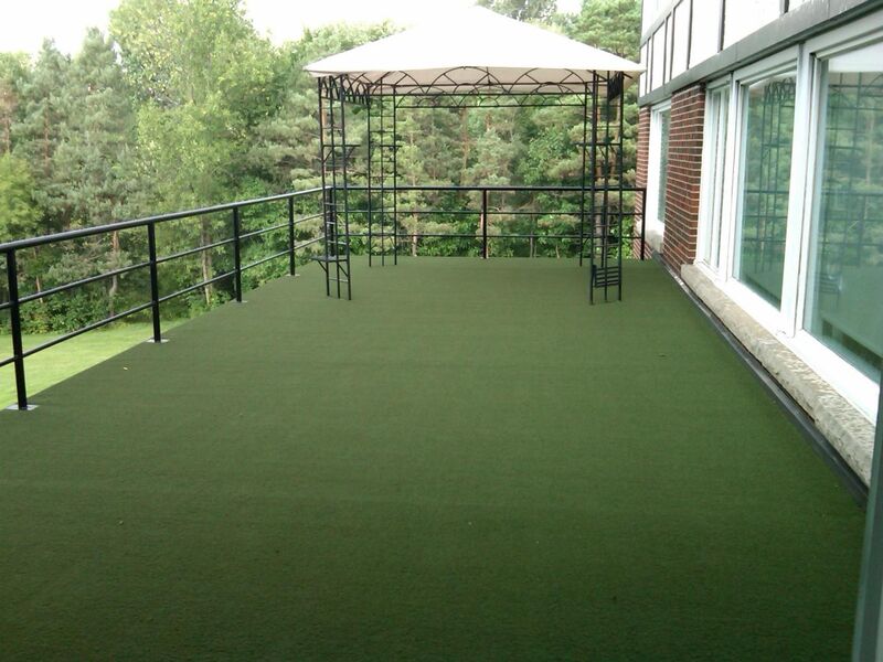 Údržba umelého trávnika – tipy pre dlhú životnosť