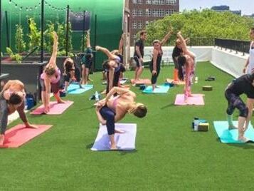 Umelý trávnik do kancelárie – 7 nápadov pre moderné pracovisko