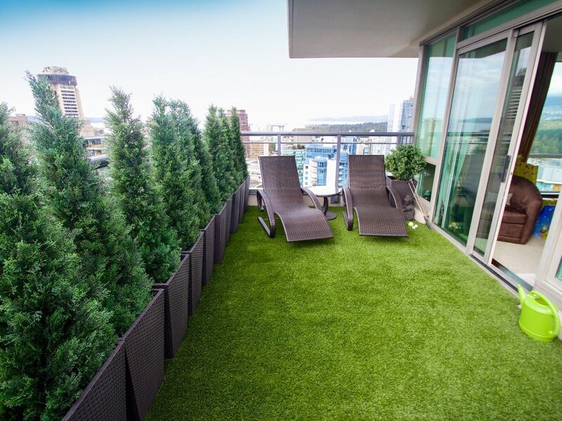 Umelý trávnik na terasu alebo balkón – štýlový trend 2025