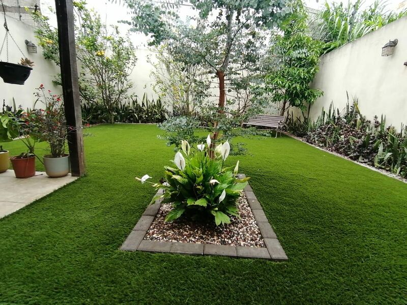 Prečo je umelý trávnik ideálny pre moderné záhrady