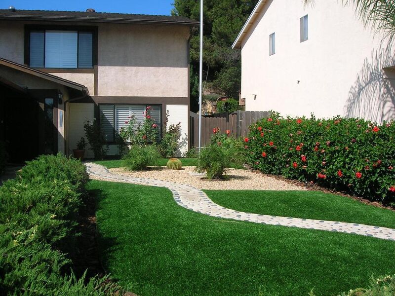 Porovnanie: Umelý trávnik vs. prírodný trávnik – čo sa oplatí?