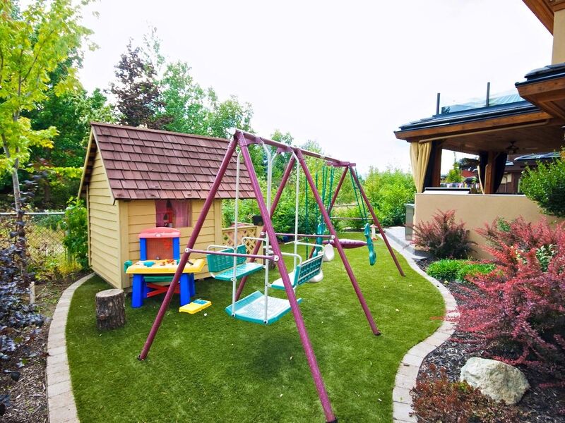 Umelý trávnik pre deti: bezpečné ihrisko doma aj v škôlke