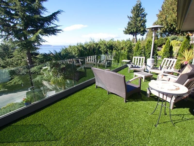 Umelý trávnik na terasu alebo balkón – štýlový trend 2025